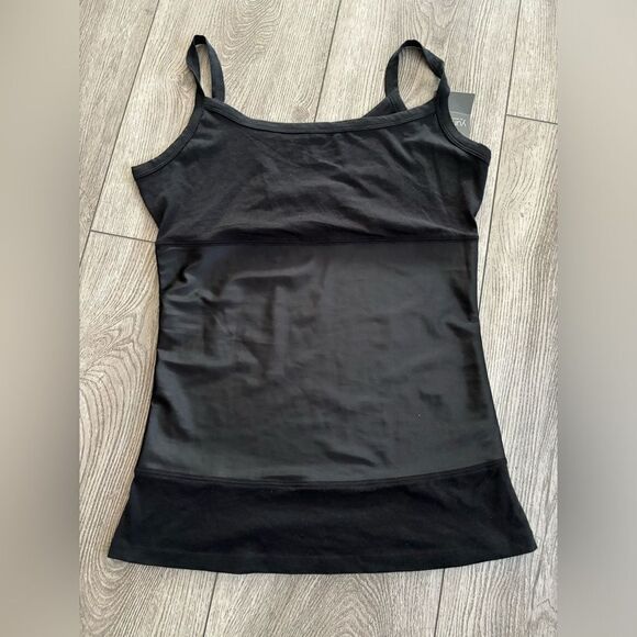 Yummie shaper hugs around your tummy shapes and smooth comfortably - Picture 2 of 6